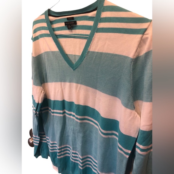 Tommy Hilfiger Women’s blue and white stripe v-neck 48” hips and waist xxl - Picture 7 of 7